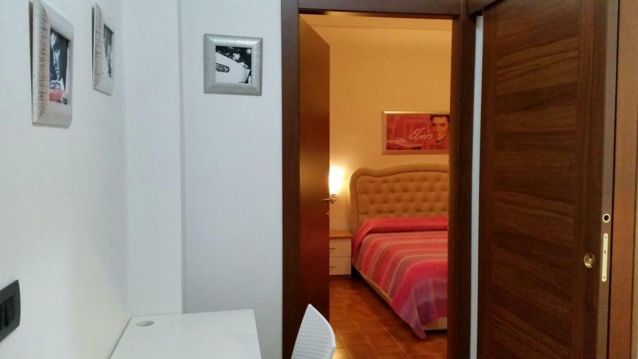 B&B Holidays Artisti Peschiera del Garda Exterior foto